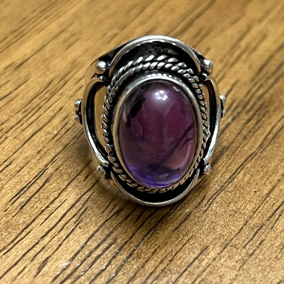 5 1/2 Amethyst cabochon sterling silver ring - Picture 2 of 6